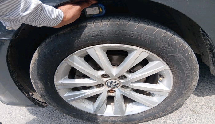 2015 Volkswagen Vento HIGHLINE 1.2 TSI AT, Petrol, Automatic, 1,49,025 km, tyre