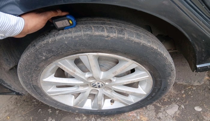 2015 Volkswagen Vento HIGHLINE 1.2 TSI AT, Petrol, Automatic, 1,49,025 km, tyre