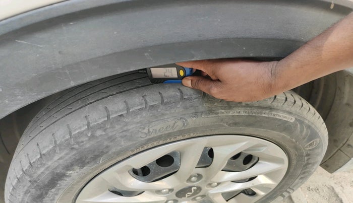 2022 KIA CARENS PRESTIGE 1.4 PETROL 7 STR, Petrol, Manual, 74,232 km, tyre