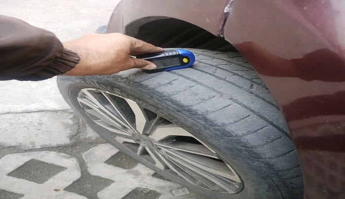 2013 Honda City 1.5L I-VTEC S MT, Petrol, Manual, 1,42,896 km, tyre