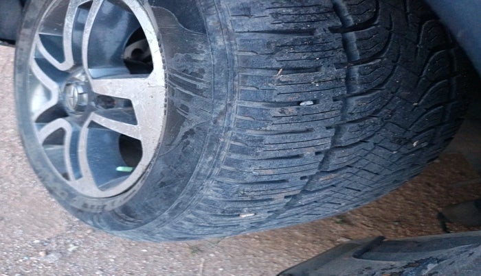 2017 Tata Hexa XT 4X2 7 STR, Diesel, Manual, 89,028 km, tyre