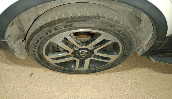 2017 Tata Hexa XT 4X2 7 STR, Diesel, Manual, 89,028 km, tyre