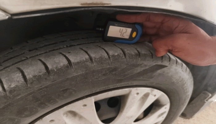 2015 Honda Amaze 1.2L I-VTEC S, Petrol, Manual, 1,02,145 km, tyre