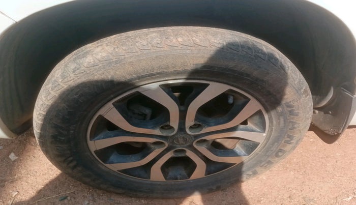 2013 Nissan Terrano XL D PLUS, Diesel, Manual, 1,11,294 km, tyre