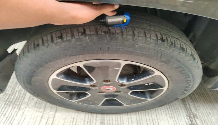 2018 Renault Duster RXS CVT, Petrol, Automatic, 84,928 km, tyre