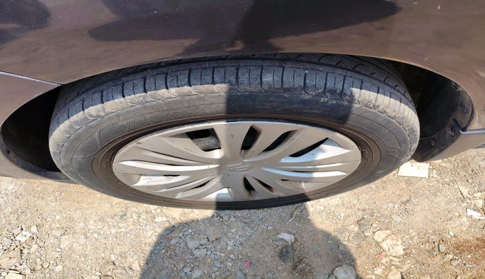 2013 Maruti Ertiga VDI, Diesel, Manual, 2,42,787 km, tyre