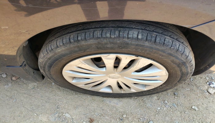 2013 Maruti Ertiga VDI, Diesel, Manual, 2,42,787 km, tyre