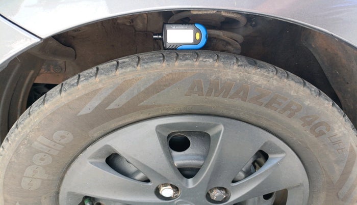 2011 Hyundai i10 SPORTZ 1.2, CNG, Manual, 1,20,001 km, tyre