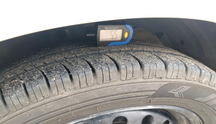 2021 Maruti Ertiga VXI CNG, CNG, Manual, 64,942 km, tyre