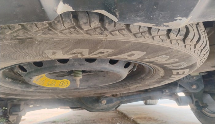 2016 Ford Endeavour TITANIUM 3.2 4X4 AT, Diesel, Automatic, 2,56,719 km, tyre