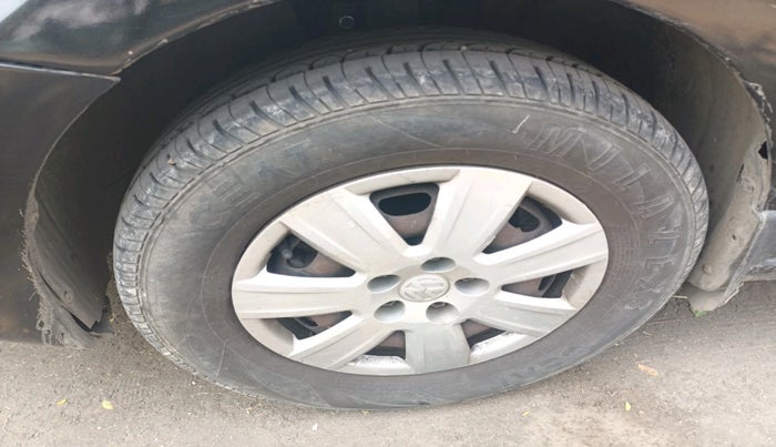 2013 Volkswagen Vento TRENDLINE 1.6, Petrol, Manual, 77,562 km, tyre