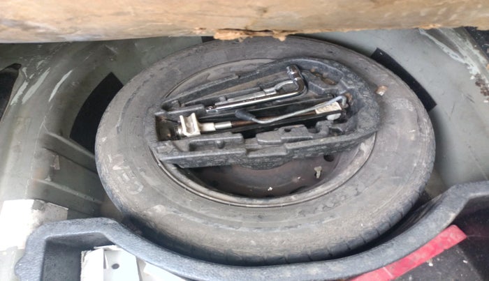 2013 Volkswagen Vento TRENDLINE 1.6, Petrol, Manual, 77,562 km, tyre