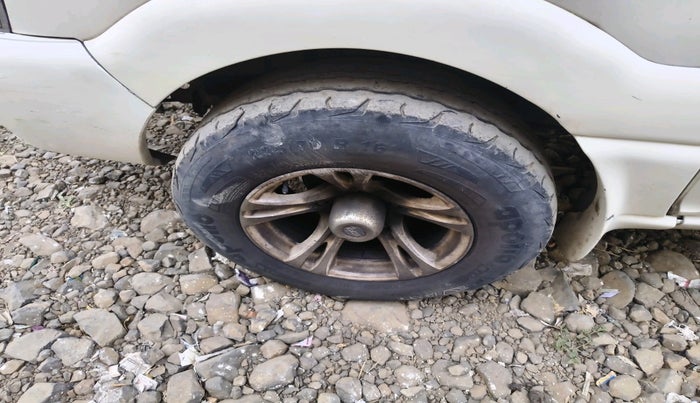 2007 Tata Safari 4X2 LX DICOR, Diesel, Manual, 2,40,615 km, tyre