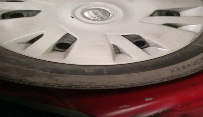 2015 Maruti Swift VXI, Petrol, Manual, 98,862 km, tyre