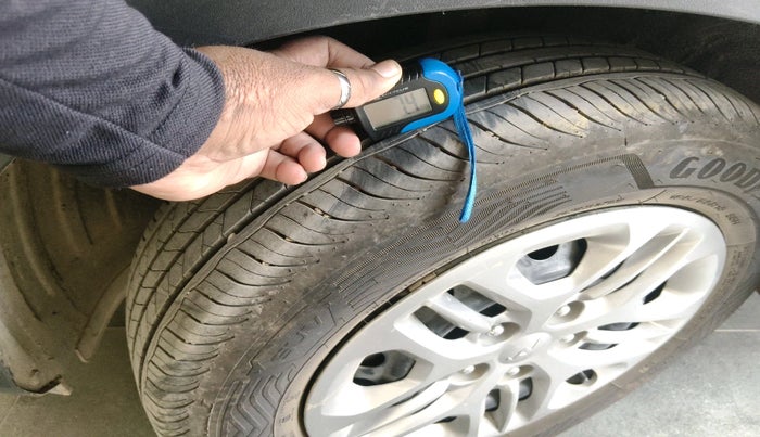 2023 KIA CARENS PRESTIGE 1.5 PETROL 7 STR, Petrol, Manual, 16,669 km, tyre