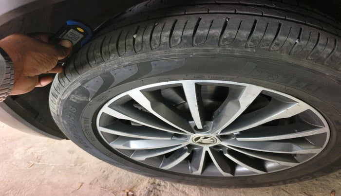 2022 Skoda Kodiaq L&K, Petrol, Automatic, 1,71,819 km, tyre