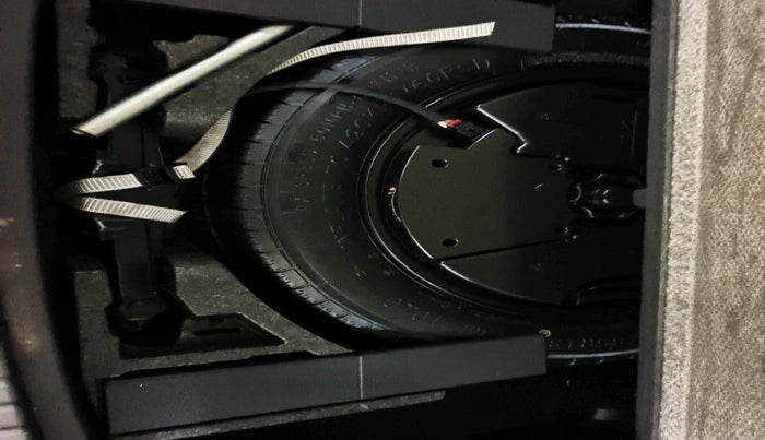 2022 Skoda Kodiaq L&K, Petrol, Automatic, 1,71,819 km, tyre