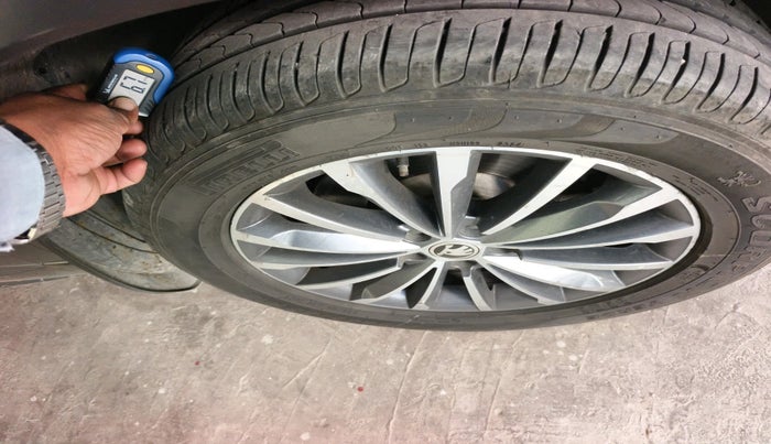 2022 Skoda Kodiaq L&K, Petrol, Automatic, 1,71,819 km, tyre