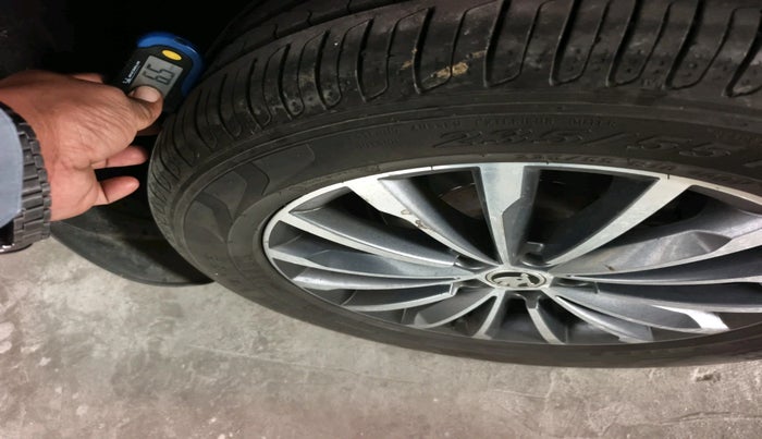 2022 Skoda Kodiaq L&K, Petrol, Automatic, 1,71,819 km, tyre