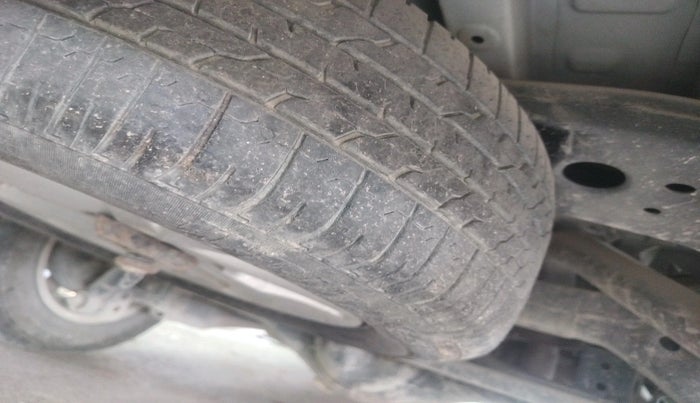 2017 Toyota Innova Crysta 2.4 G 7 STR, Diesel, Manual, 63,923 km, tyre