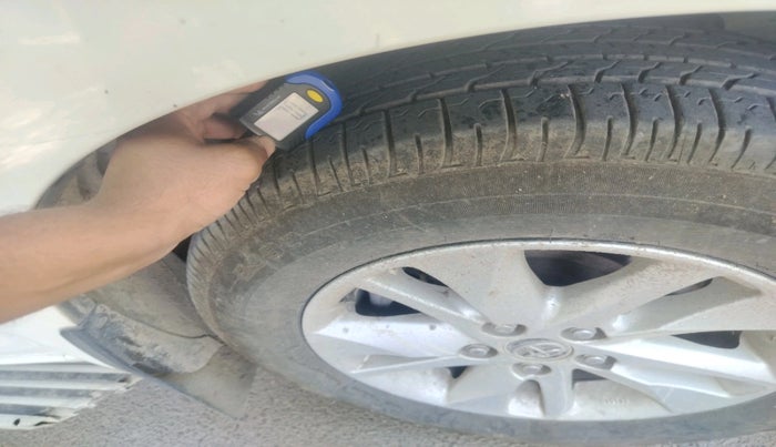 2017 Toyota Innova Crysta 2.4 G 7 STR, Diesel, Manual, 63,923 km, tyre