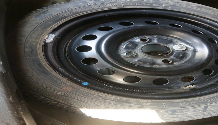 2015 Maruti Wagon R 1.0 VXI, Petrol, Manual, 51,357 km, tyre