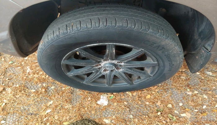 2016 Nissan Terrano XL (P), Petrol, Manual, 1,43,912 km, tyre