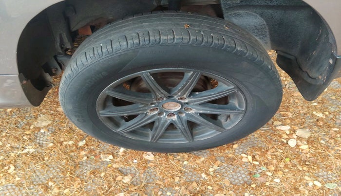 2016 Nissan Terrano XL (P), Petrol, Manual, 1,43,912 km, tyre