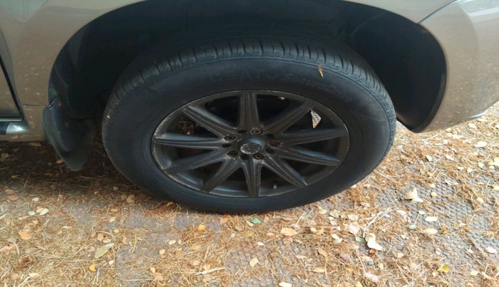 2016 Nissan Terrano XL (P), Petrol, Manual, 1,43,912 km, tyre