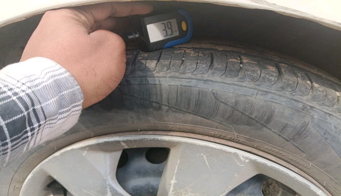 2014 Honda Mobilio 1.5L I-VTEC S, CNG, Manual, 2,19,428 km, tyre