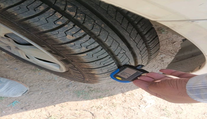 2014 Honda Mobilio 1.5L I-VTEC S, CNG, Manual, 2,19,428 km, tyre