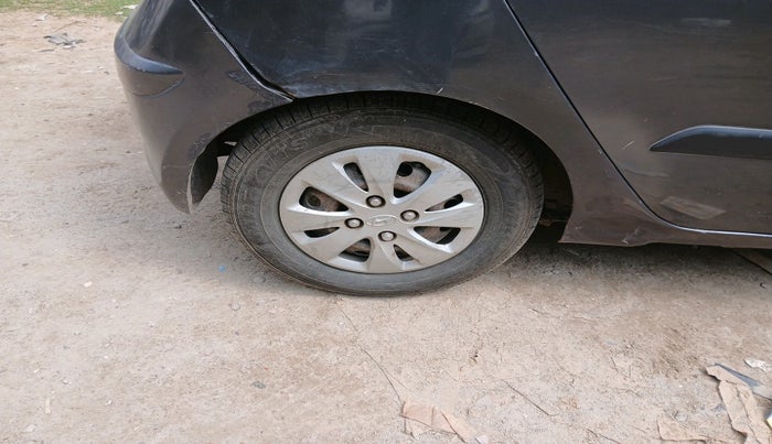 2012 Hyundai i10 MAGNA 1.2, CNG, Manual, 1,81,860 km, tyre