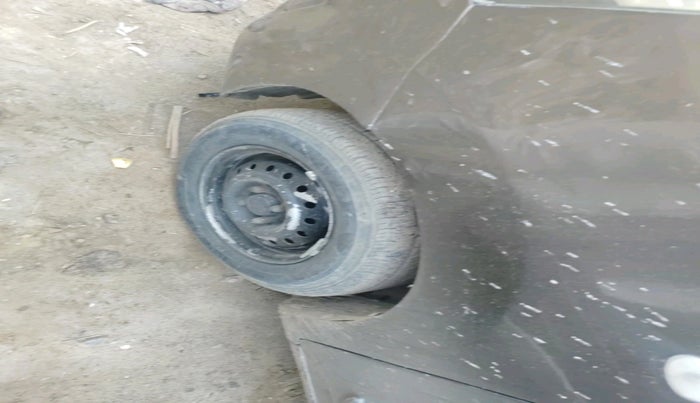 2011 Maruti Wagon R 1.0 LXI CNG, CNG, Manual, 1,64,981 km, tyre