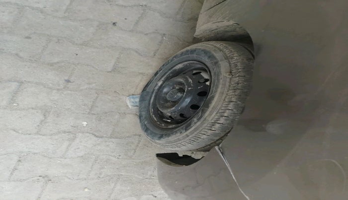 2011 Maruti Wagon R 1.0 LXI CNG, CNG, Manual, 1,64,981 km, tyre