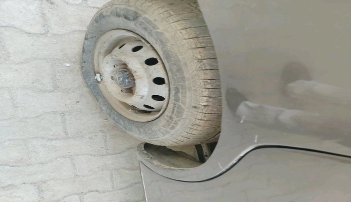 2011 Maruti Wagon R 1.0 LXI CNG, CNG, Manual, 1,64,981 km, tyre