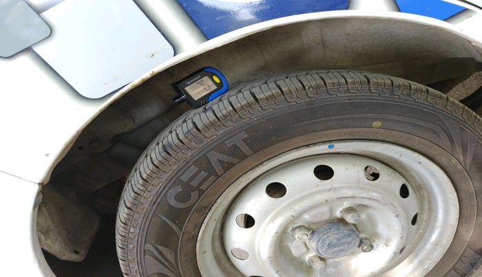 2012 Maruti Wagon R 1.0 LXI, CNG, Manual, 1,07,465 km, tyre