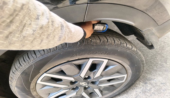 2024 Hyundai VENUE Executive 1.0 Turbo MT, Petrol, Manual, 7,465 km, tyre