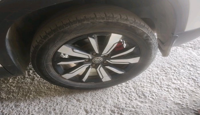 2019 MG HECTOR SHARP HYBRID 1.5 PETROL, Petrol, Manual, 20,625 km, tyre