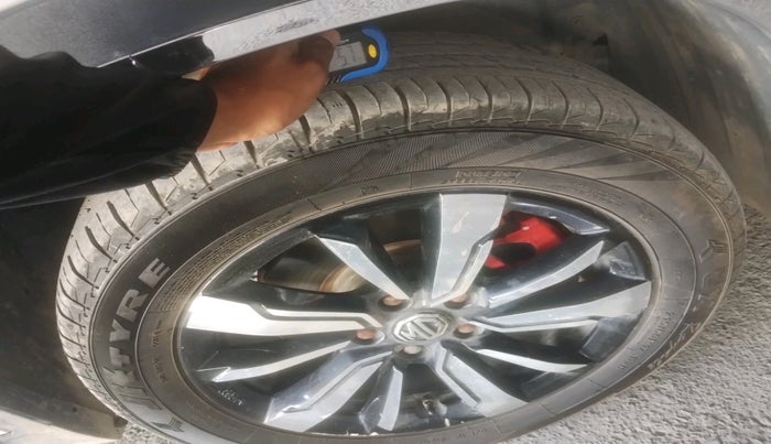 2019 MG HECTOR SHARP HYBRID 1.5 PETROL, Petrol, Manual, 20,625 km, tyre