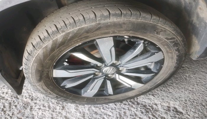 2019 MG HECTOR SHARP HYBRID 1.5 PETROL, Petrol, Manual, 20,625 km, tyre