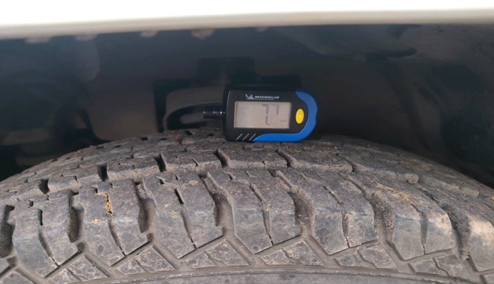 2017 Mahindra TUV300 T6 PLUS, Diesel, Manual, 57,955 km, tyre