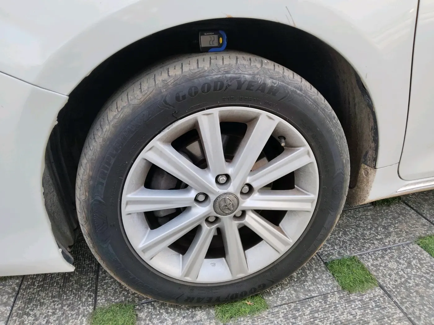 2014 Toyota Camry HYBRID, Hybrid, Automatic, 90,000 km, tyre
