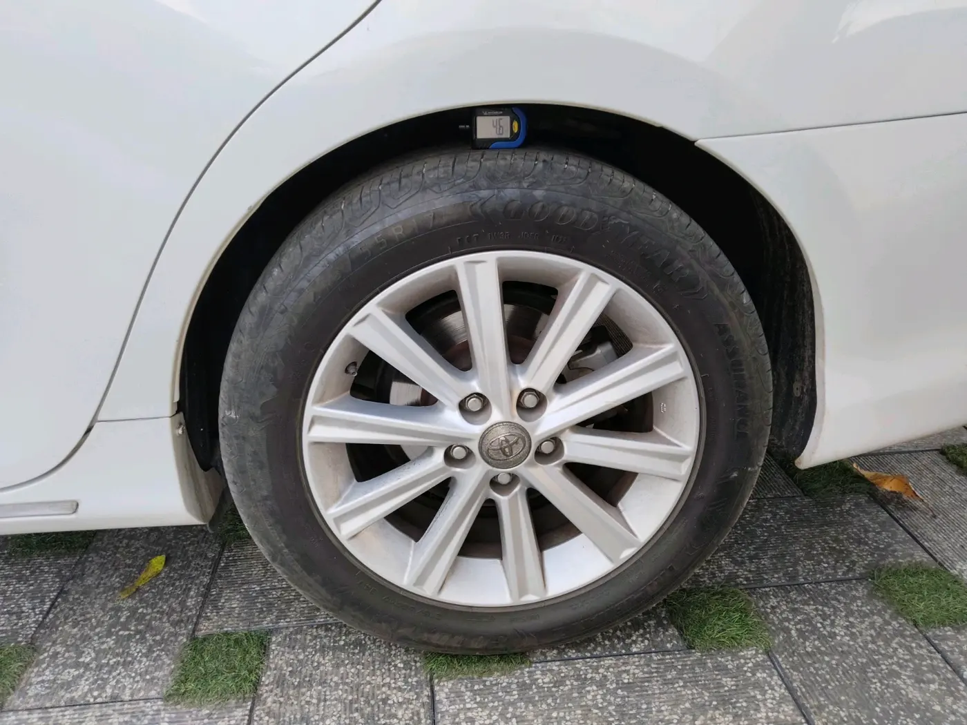 2014 Toyota Camry HYBRID, Hybrid, Automatic, 90,000 km, tyre