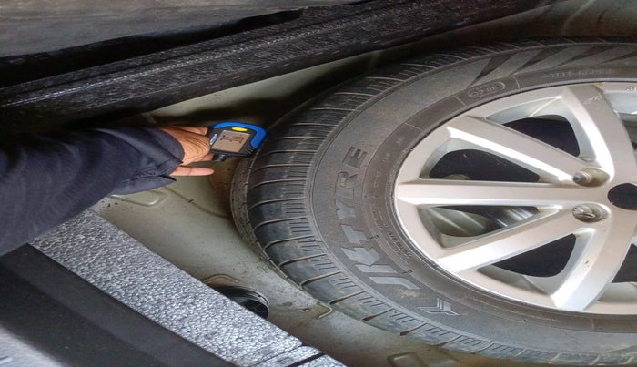 2010 Maruti SX4 ZXI, Petrol, Manual, 98,476 km, tyre