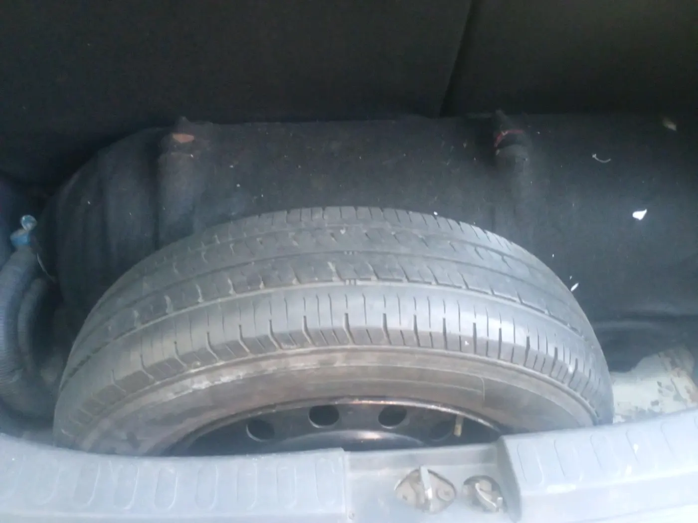 2010 Maruti Ritz VXI, CNG, Manual, 1,52,309 km, tyre