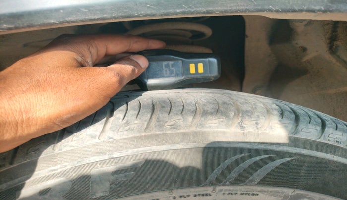 2016 Maruti Vitara Brezza ZDI PLUS, Diesel, Manual, 1,67,658 km, tyre