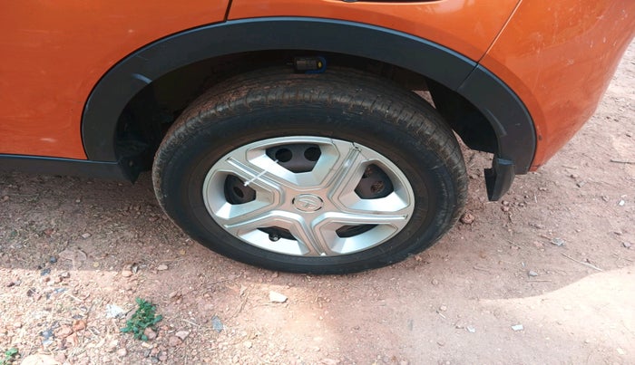 2018 Tata NEXON XMA PETROL, Petrol, Automatic, 74,820 km, tyre