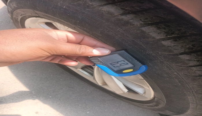 2011 BMW 5 Series 525D 3.0, Diesel, Automatic, 1,09,073 km, tyre