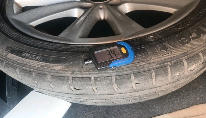 2011 BMW 5 Series 525D 3.0, Diesel, Automatic, 1,09,073 km, tyre