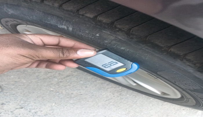 2011 BMW 5 Series 525D 3.0, Diesel, Automatic, 1,09,073 km, tyre